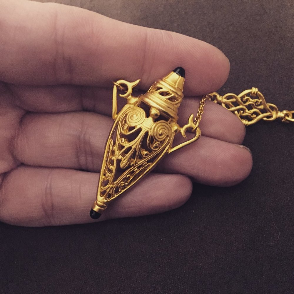 Vintage Pendant &  Necklace Urn Ornate Open Work Gold Women's Jewelry 1980's - Picture 10 of 10
